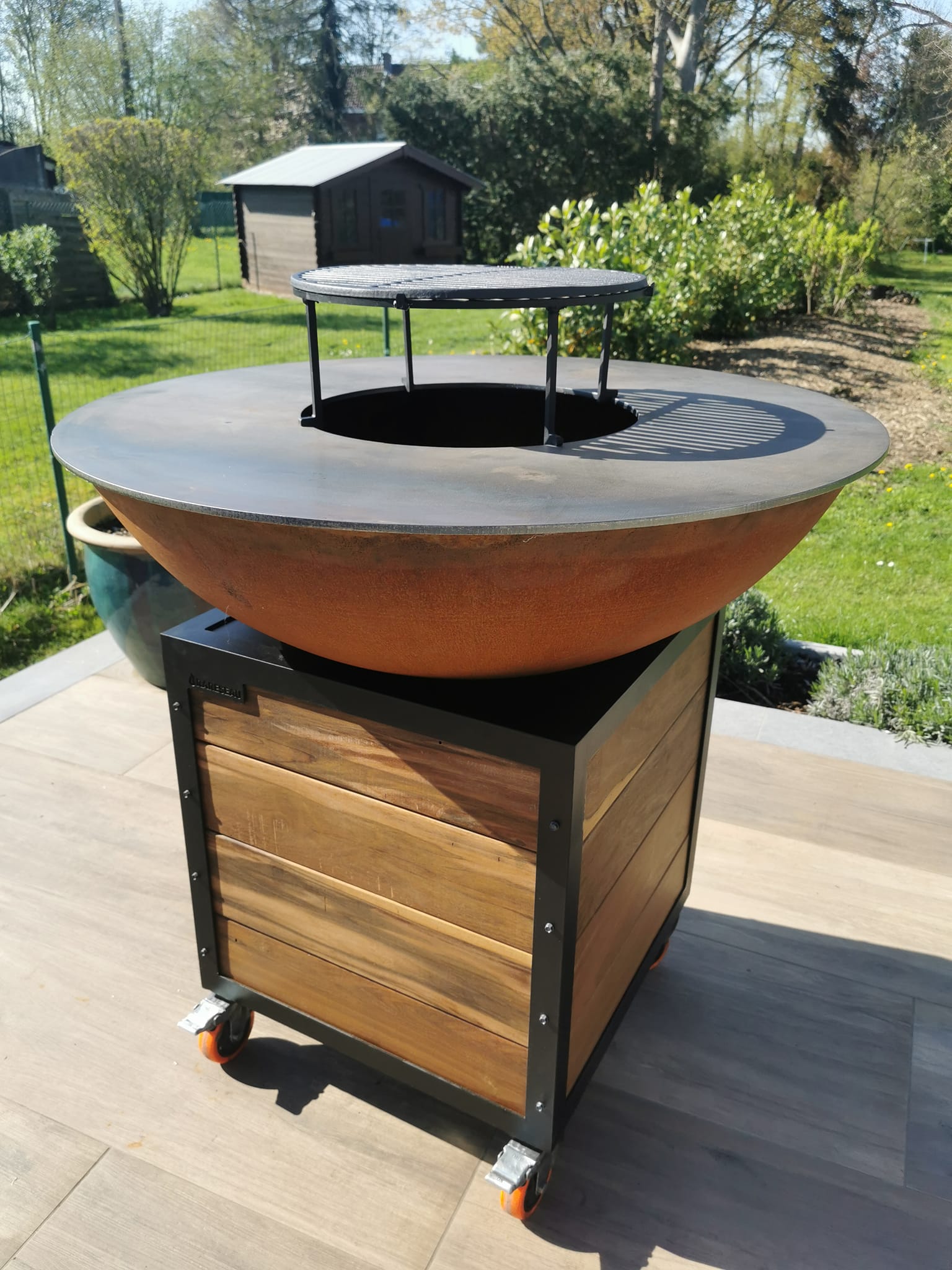 Barbecue Brasero Plancha 100 cm avec table amovible – BRARESEAU