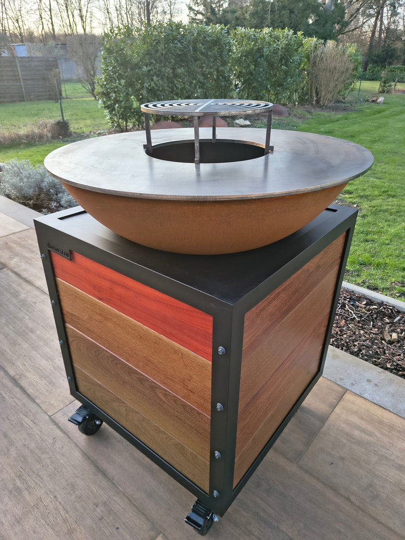 Brareseau 70 — brasero plancha 70 cm, bois IPE et roulettes freinées