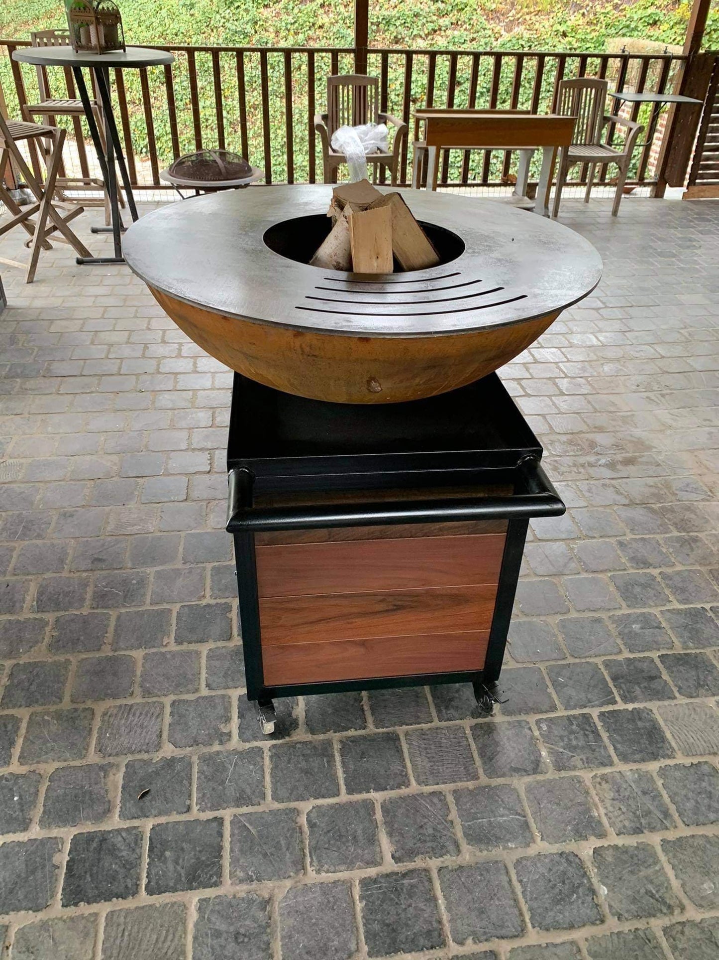 alt brasero barbecue plancha grand modèle sous pergola