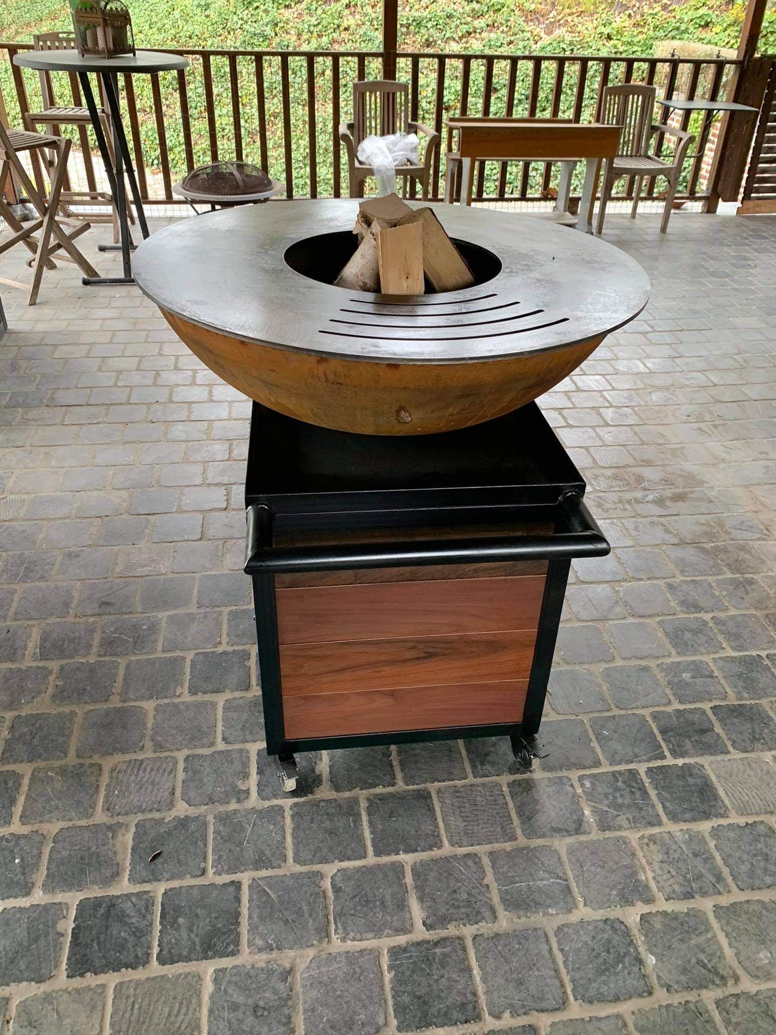 alt brasero barbecue plancha grand modèle sous pergola