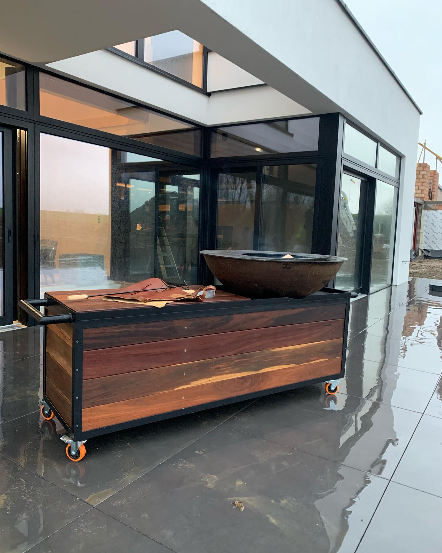 alt brasero plancha brareseau sur une terrasse